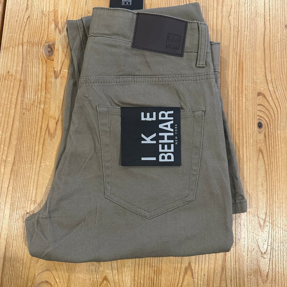 Men's NWT Ike Behar Khaki pants size 30/32